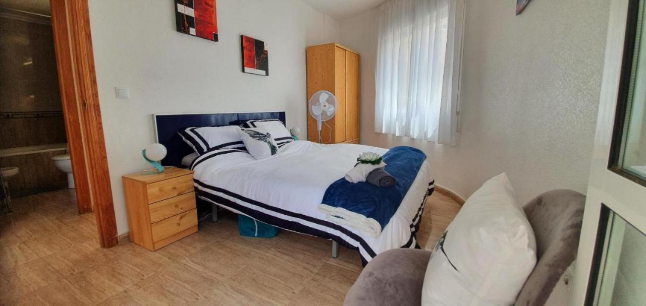 Harbour View - 2 Bed Apt - Torrevieja Appartement Buitenkant foto